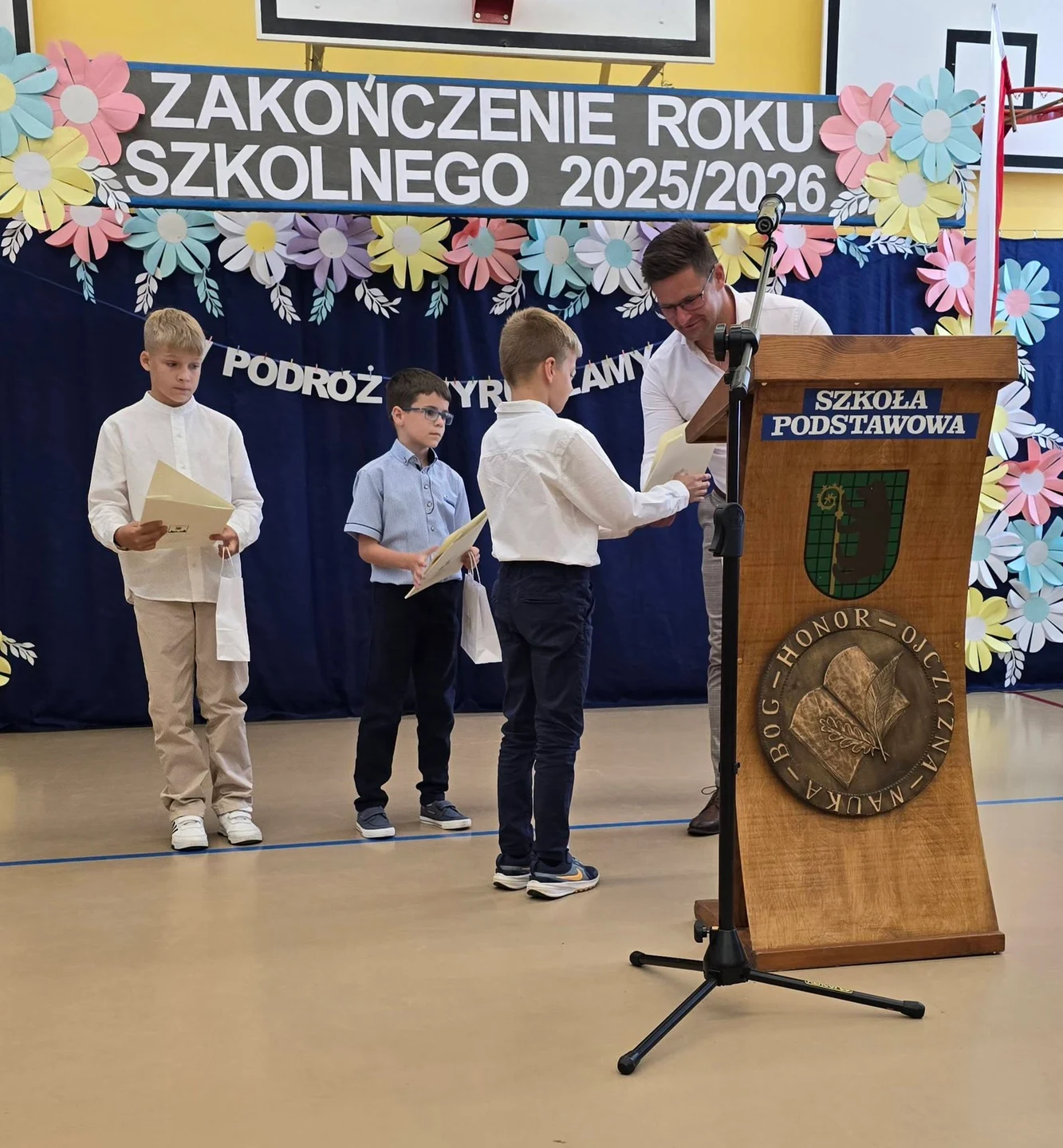 Reszel pożegnał rok szkolny 2025/2026. Nagrody dla wyróżnionych uczniów — zdjęcie 8