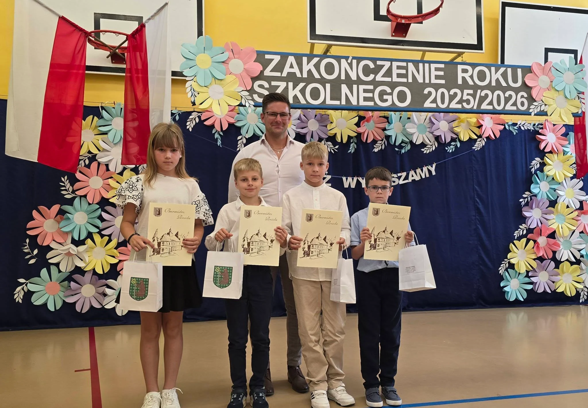 Reszel pożegnał rok szkolny 2025/2026. Nagrody dla wyróżnionych uczniów — zdjęcie 9