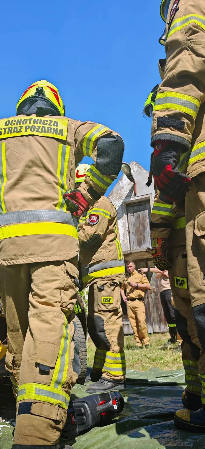 OSP Reszel ćwiczyła ratownictwo techniczne z OSP Pilec — zdjęcie 12