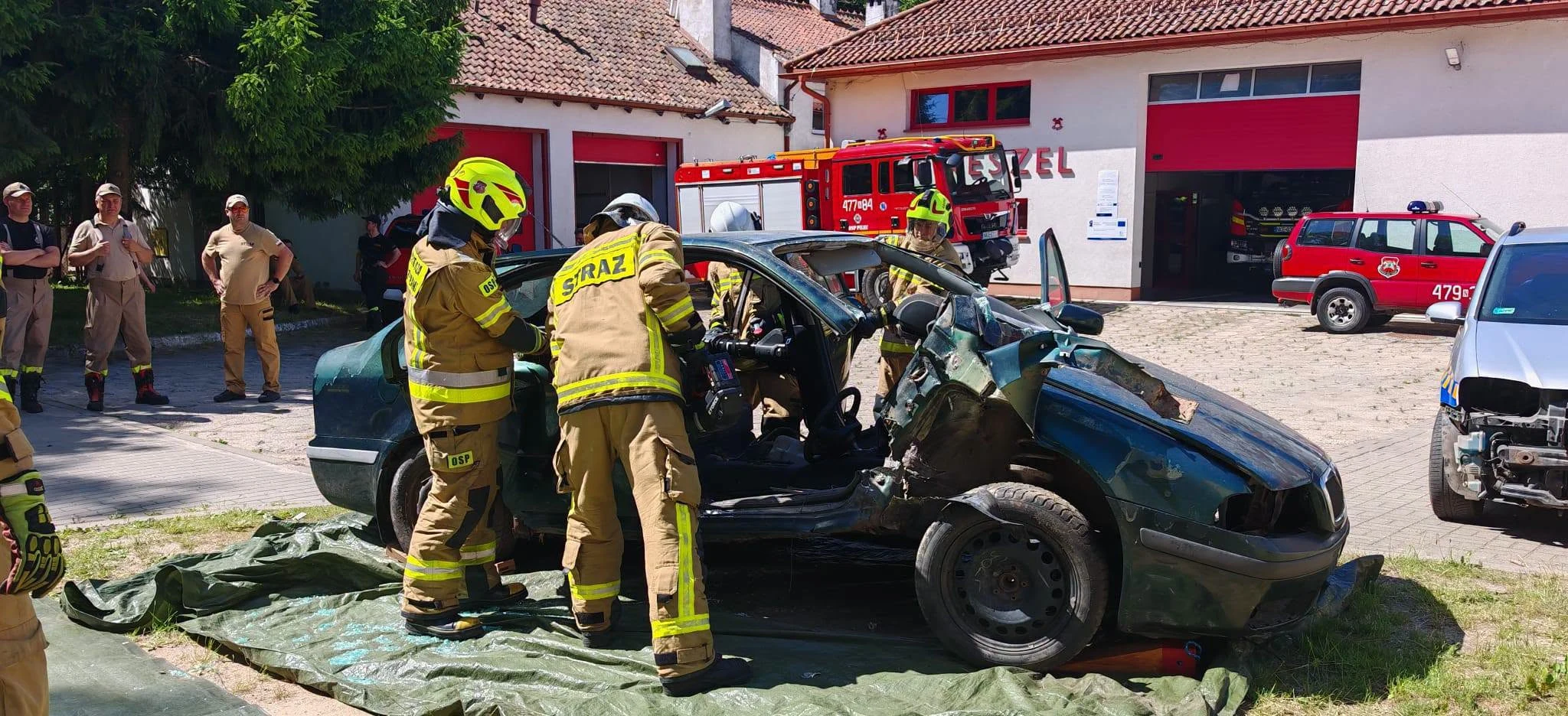 OSP Reszel ćwiczyła ratownictwo techniczne z OSP Pilec — zdjęcie 24