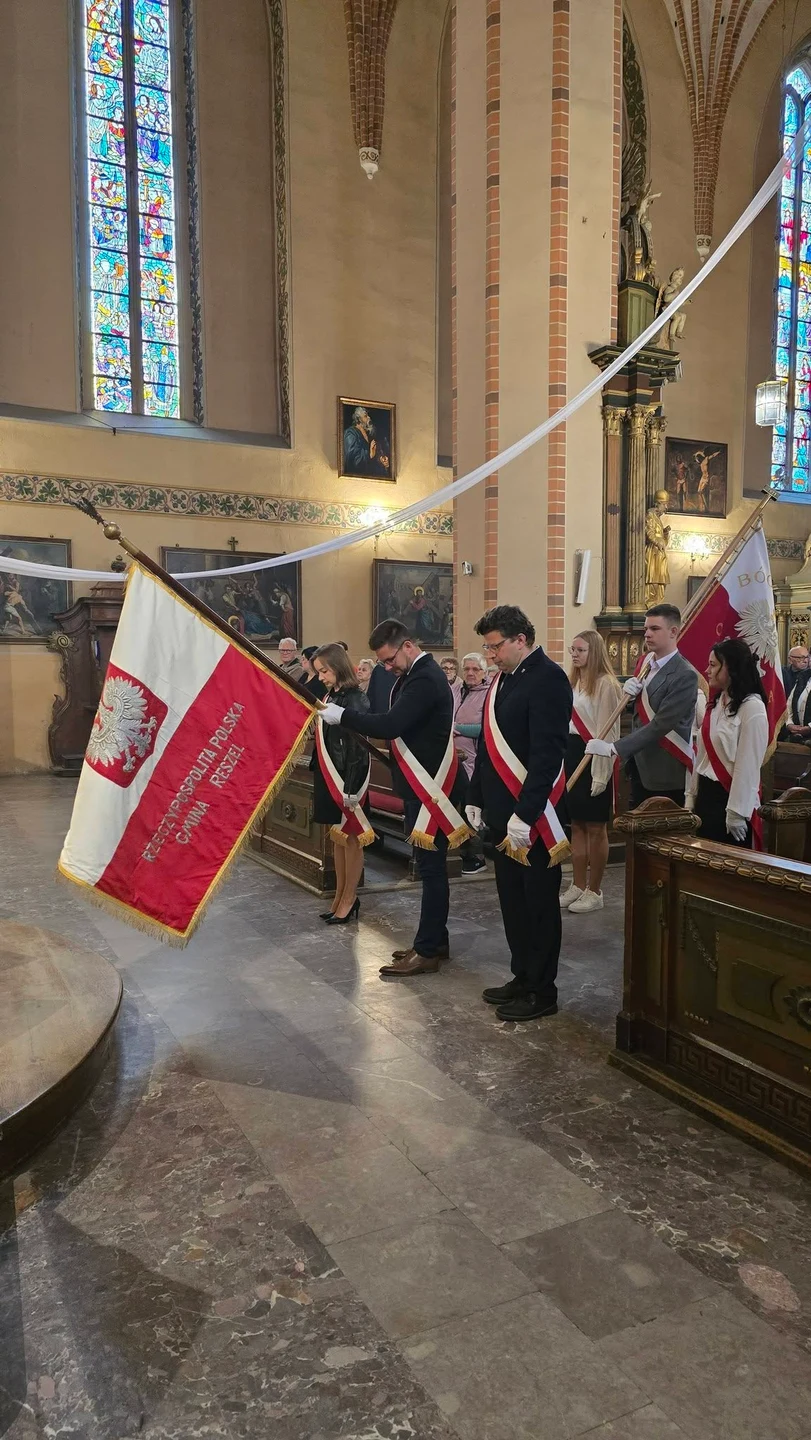 Święto Miasta w Reszlu: uroczysta Msza Święta w toku — zdjęcie 9