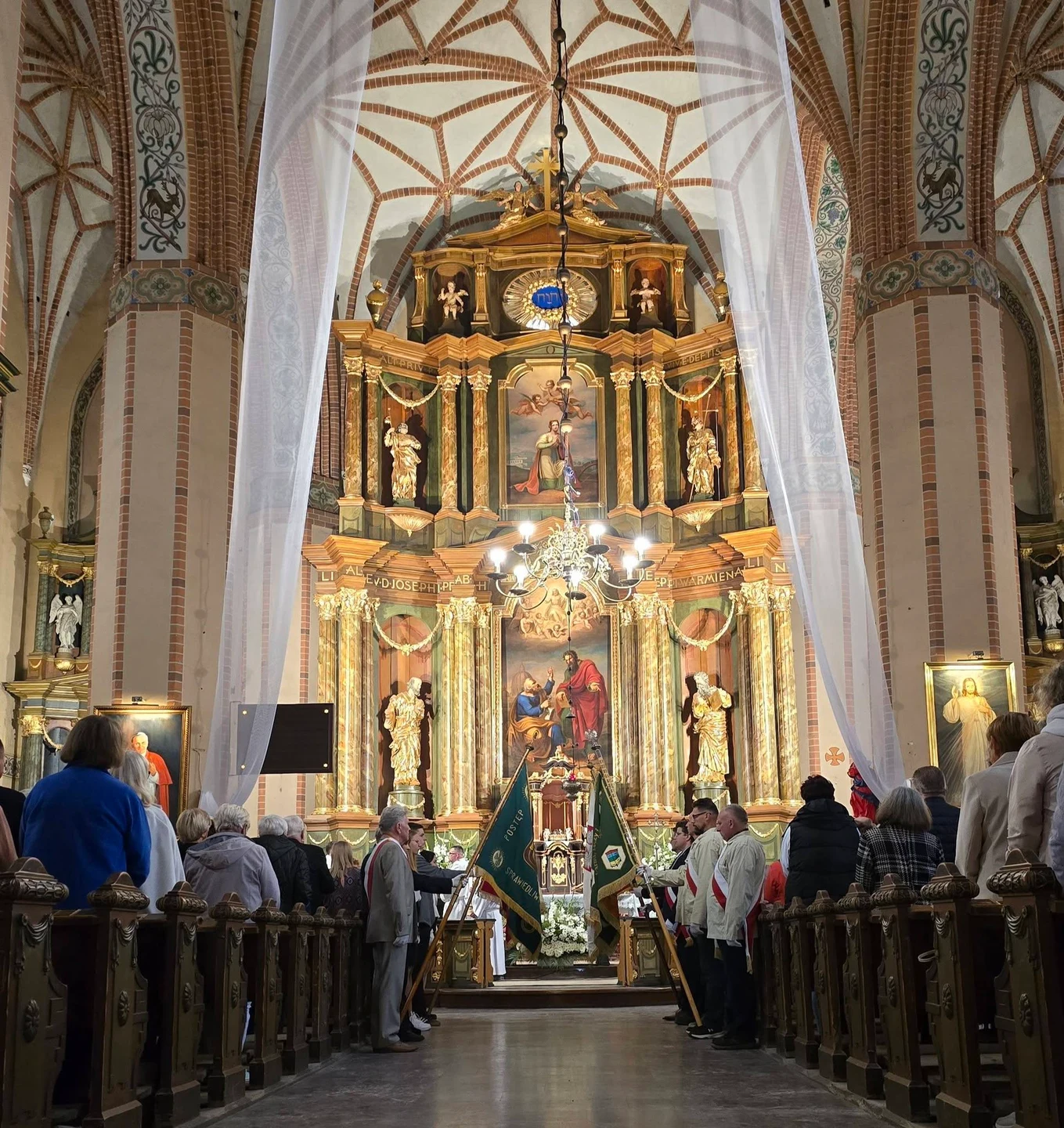 Święto Miasta w Reszlu: uroczysta Msza Święta w toku — zdjęcie 14